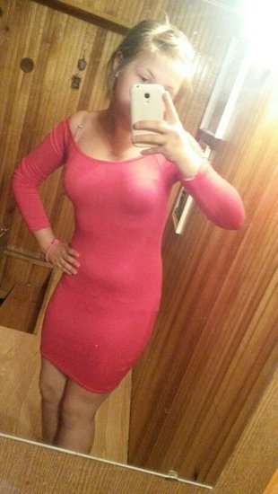 Nauja aptempianti seksuali raudona suknele