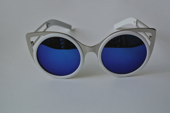Originalūs stilingi veidrodiniai saulės akiniai