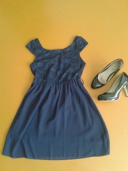 Graži trumpa mėlyna suknelė