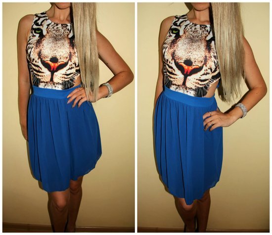 Suknelė su tigro atvaizdu