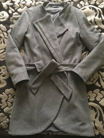 Nuostabus pilkos spalvos vilnonis paltukas