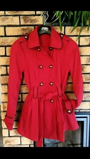 Raudonas Zara paltukas-ploščiukas