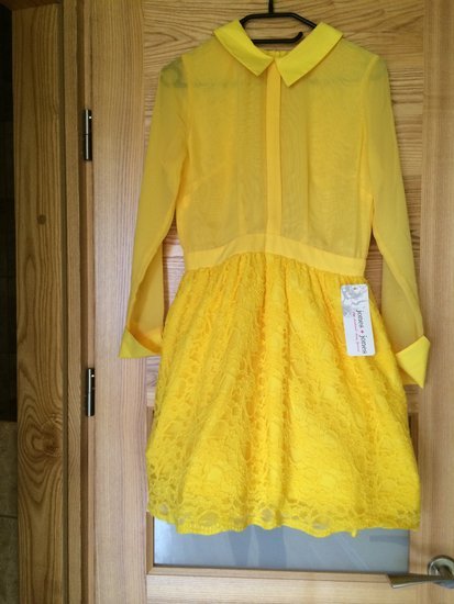 Geltona nauja suknele