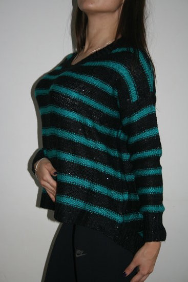 Dryžuotas megztinis laisvo stiliaus