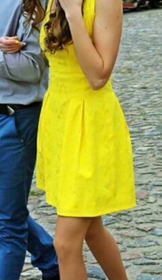 Geltona ZARA be defektų suknelė