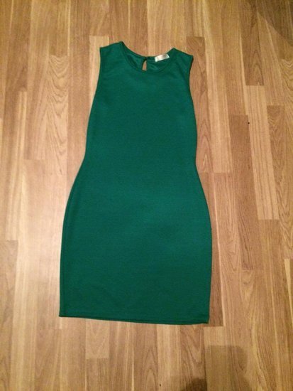 Žalia aptempta suknelė
