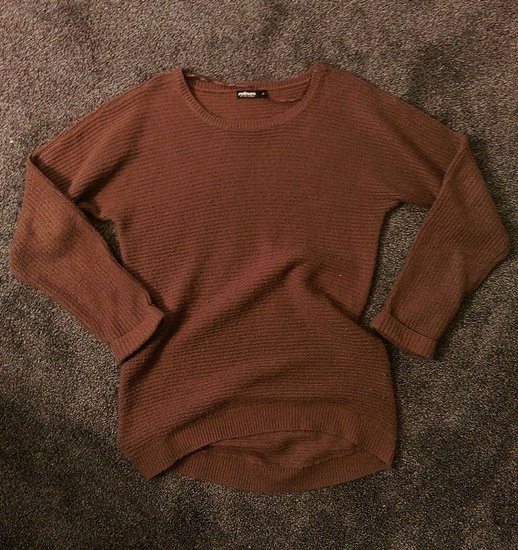 Ilgas rudas megztinis
