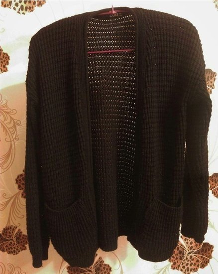 Gražus juodas megztinis