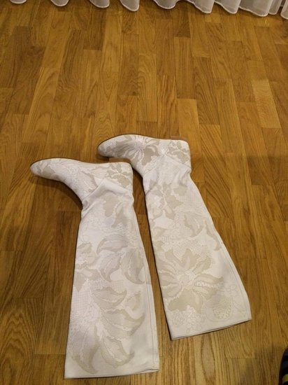 Balti odiniai ilgi batai