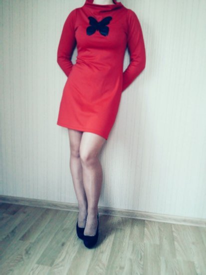 Raudona daili suknelė