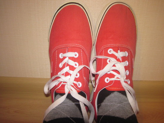 Raudoni vans batai