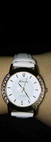 Naujas baltas laikrodis