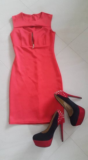 Trumpa raudona suknele