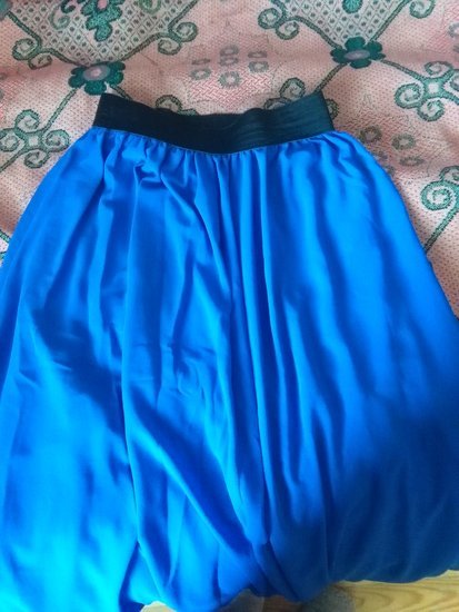 Ilgas mėlynas sijonas