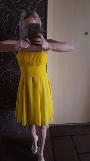 Geltona stilinga suknele
