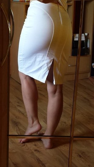 Baltas tampraus audinio sijonas