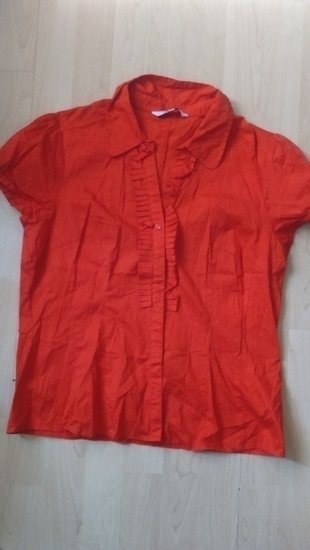 Raudoni  marškinukai