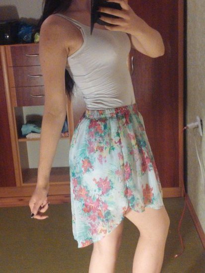 Gėlėtas trumpas vasariškas sijonas