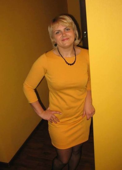 sodriai geltona suknutė