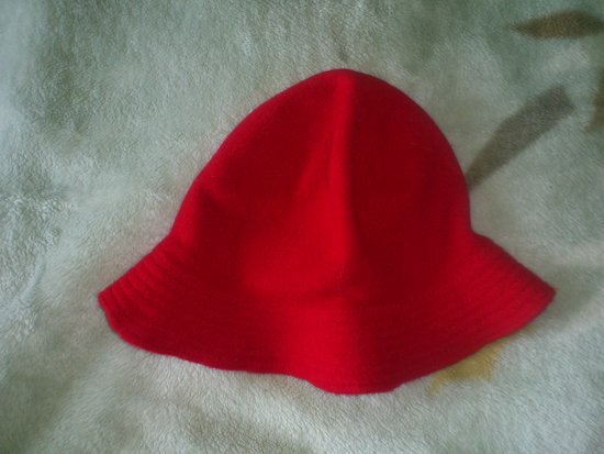 Šiltesnė raudona kepurė