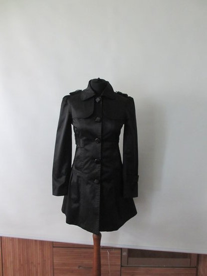 Juodas kokybiškas paltas rudeniui/pavasariui