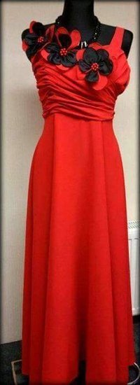 proginė raudona suknelė