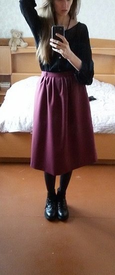 Stilingas burgundy/vyno spalvos midi sijonas