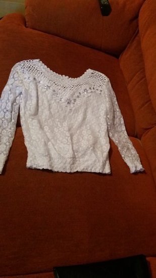 baltas megztinukas