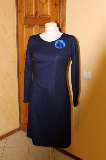 Mėlyna suknelė pūstomis rankovėmis