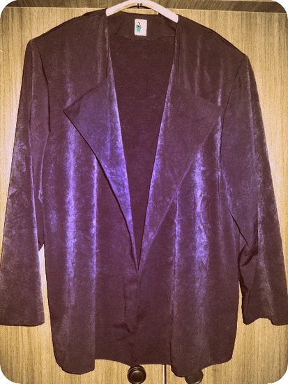 Gražus violėtinis kostiumėlis