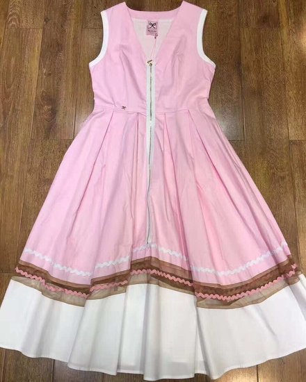 Rožinė suknelė vasarai