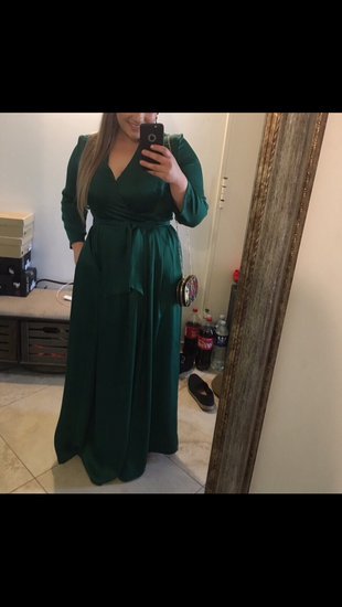 Žalia-smaragdinė suknelė