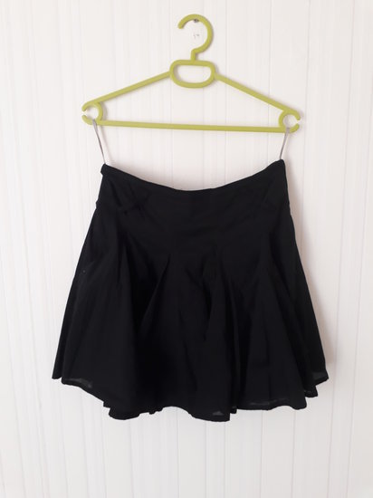 Juodas lengvas vasarinis sijonas