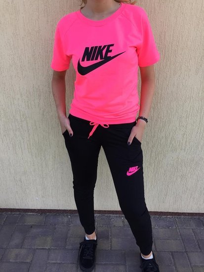 Nike kostiumėlis ryškioms merginoms bei moterims