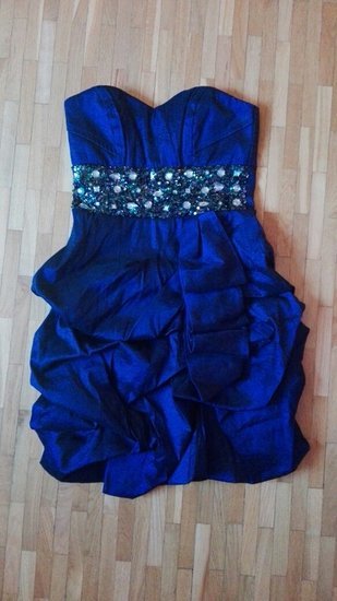 Puošni trumpa tamsiai mėlyna suknelė