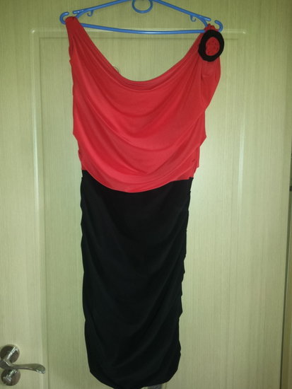 juodai raudona suknelė