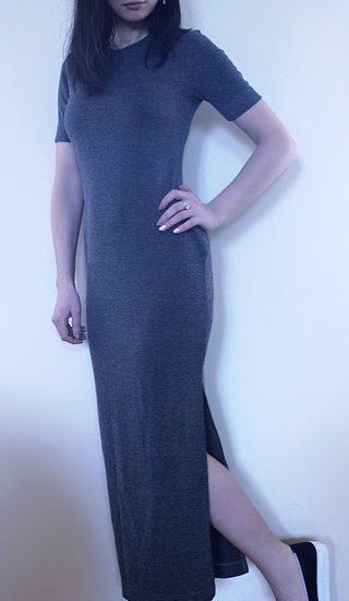 pilka ilga suknelė