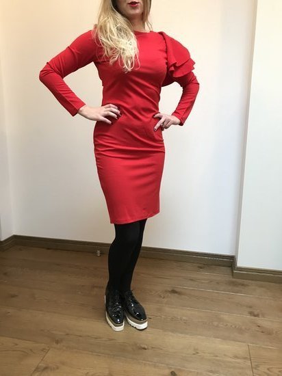 Raudona progine suknele