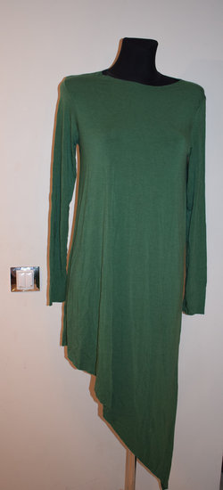 Asimetriška žalia suknelė