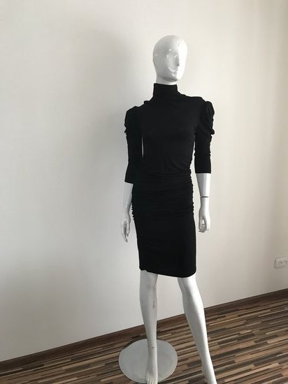 Morgan juoda suknelė 3/4 rankovėmis
