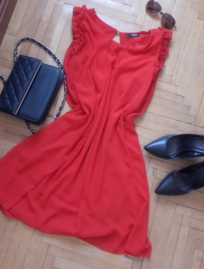 Raudona klasikinė suknutė