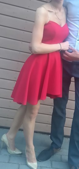 Raudona progine suknele