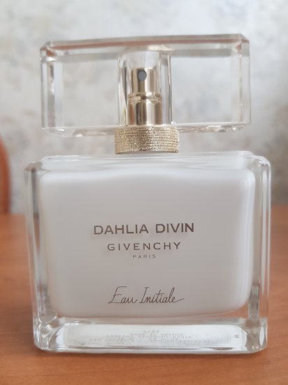 Givenchy Dahlia Divin Eau Initiale