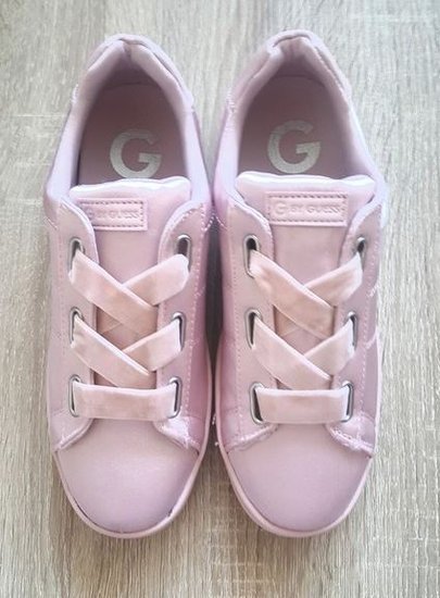 Nerealus Guess rožiniai batai