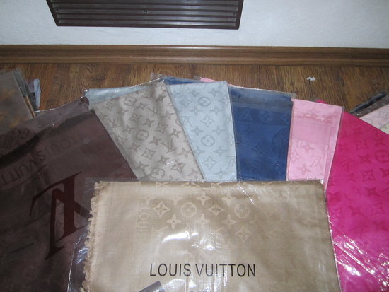 Prabangus Louis Vuitton šalikas su kašmiru