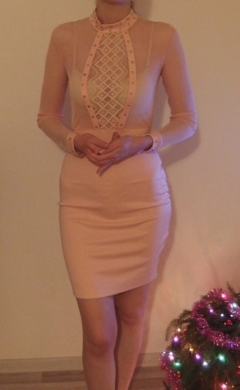 Rožinės spalvos suknelė