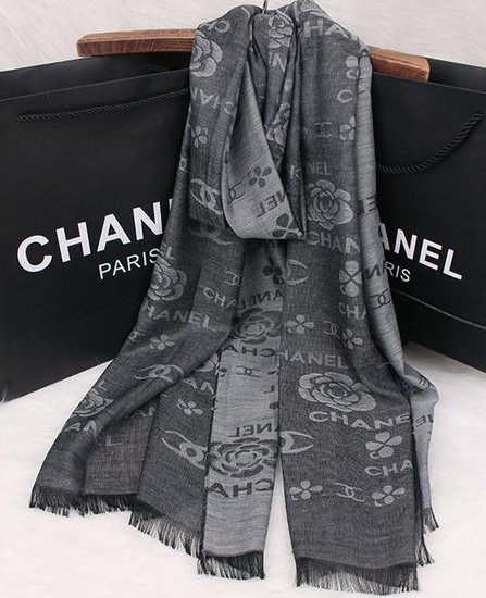 Chanel pilkas šalikelis