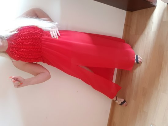 Raudona  nuostabi suknė***