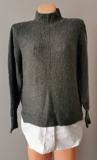 Naujas megztinis su marškinukų imitacija
