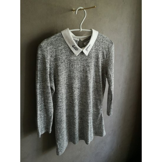 Marškinukų tipo megztinis